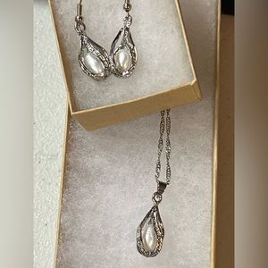 Freshwater Pearl Set Necklace Surrounded 18k Gold Plated Cage w white Sapphires